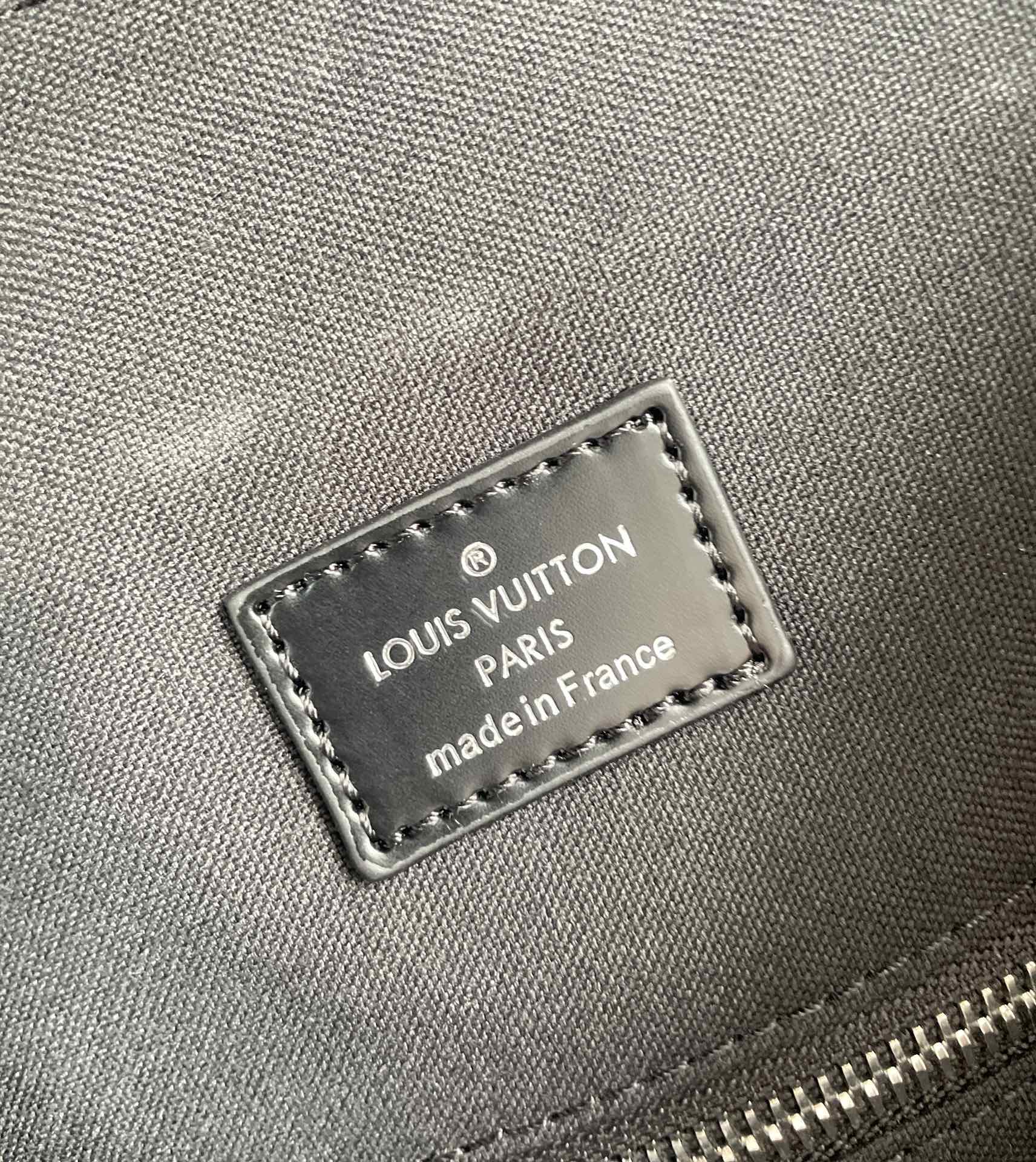 L0vis Vvtt0n Christopher PM Damier Graphite For Men, Men’s Bags, Men’s Backpack 17.3in/44cm LV N41379