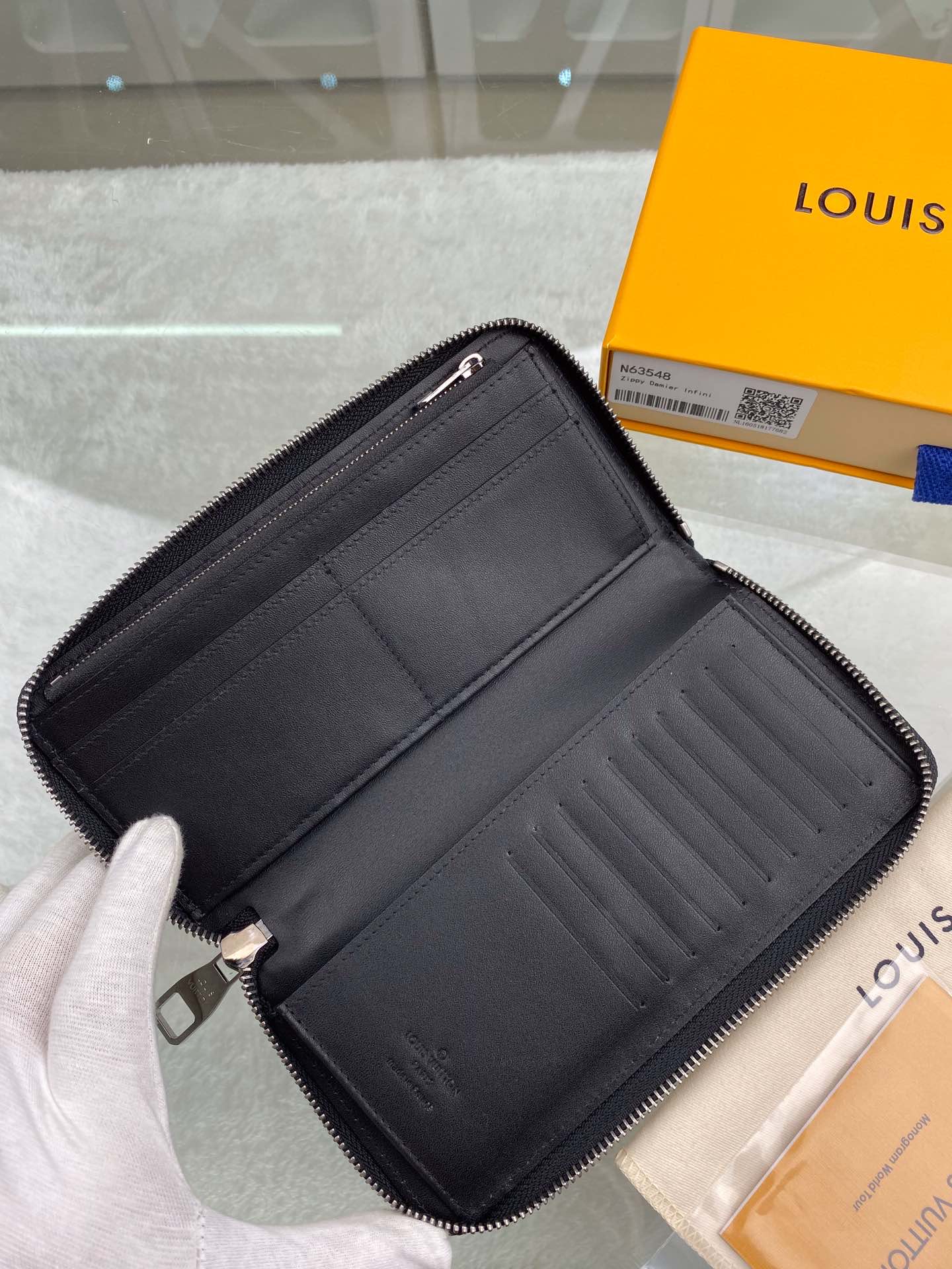 L0vis Vvtt0n Zippy Wallet Vertical Damier Infini For Men, Men’s Wallet 7.9in/20cm LV N63548