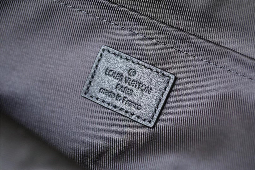 L0vis Vvtt0n MM Etui De Voyage Taurillon Monogram For Men, Men’s Wallet 13.4in/34cm LV