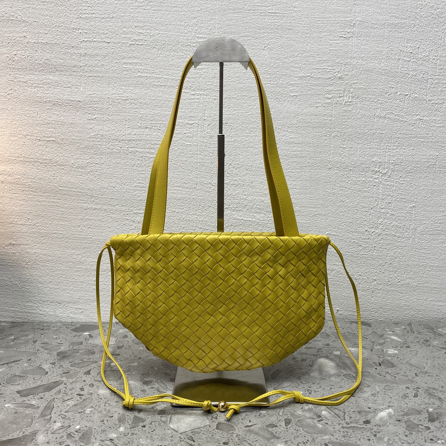 B0tt*ga Ven*ta Shoulder Bag Yellow, For Women, Women’s Bags 10.2in/26cm