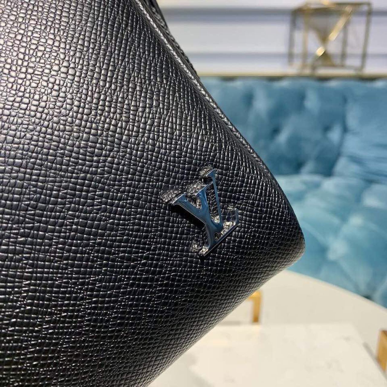 L0vis Vvtt0n Alex Messenger BB Taiga Black For Men, Men’s Bags, Shoulder And Crossbody Bags 9.8in/25cm LV M30265