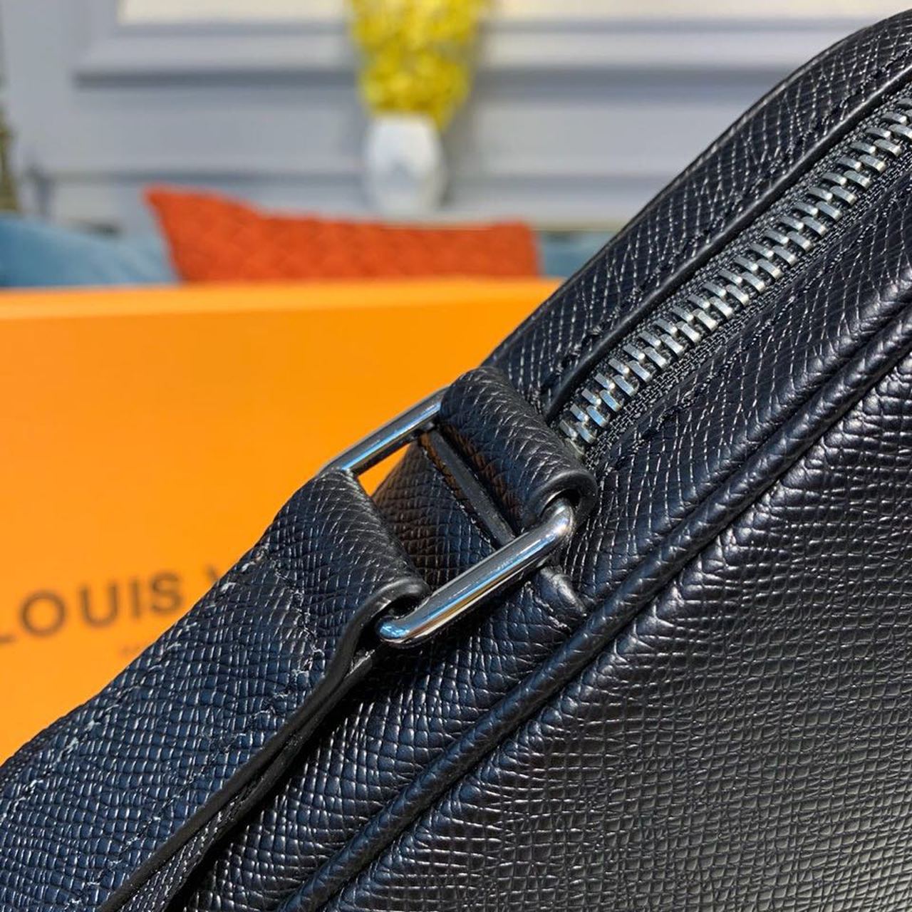 L0vis Vvtt0n Alex Messenger BB Taiga Black For Men, Men’s Bags, Shoulder And Crossbody Bags 9.8in/25cm LV M30265