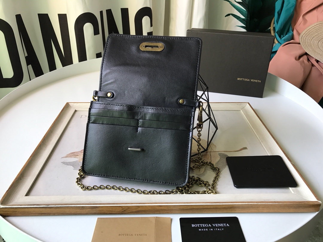 B0tt*ga Ven*ta Crossbody Black, For Women, Women’s Bags 6.9in/17.5cm