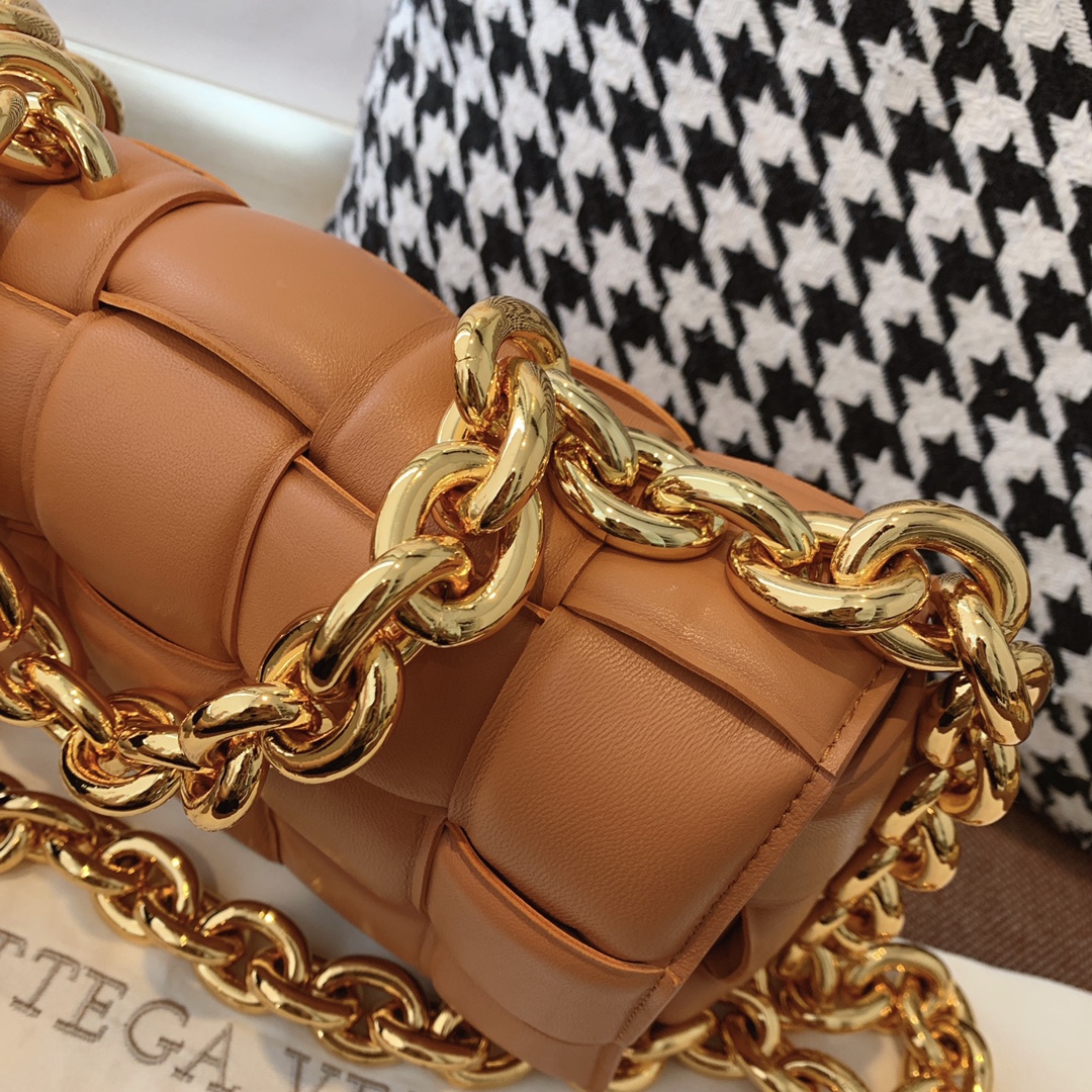 B0tt*ga Ven*ta Chain Cassette Brown, For Women, Women’s Bags 10.2in/26cm