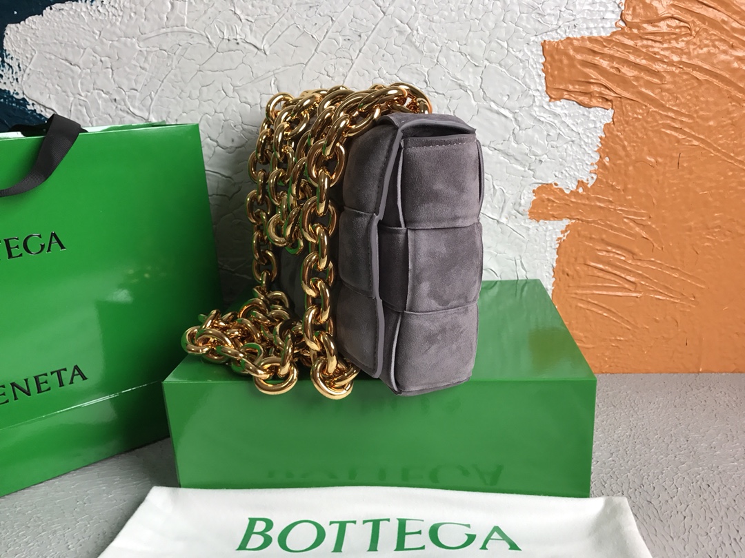 B0tt*ga Ven*ta Chain Cassette Gray, For Women, Women’s Bags 10.2in/26cm