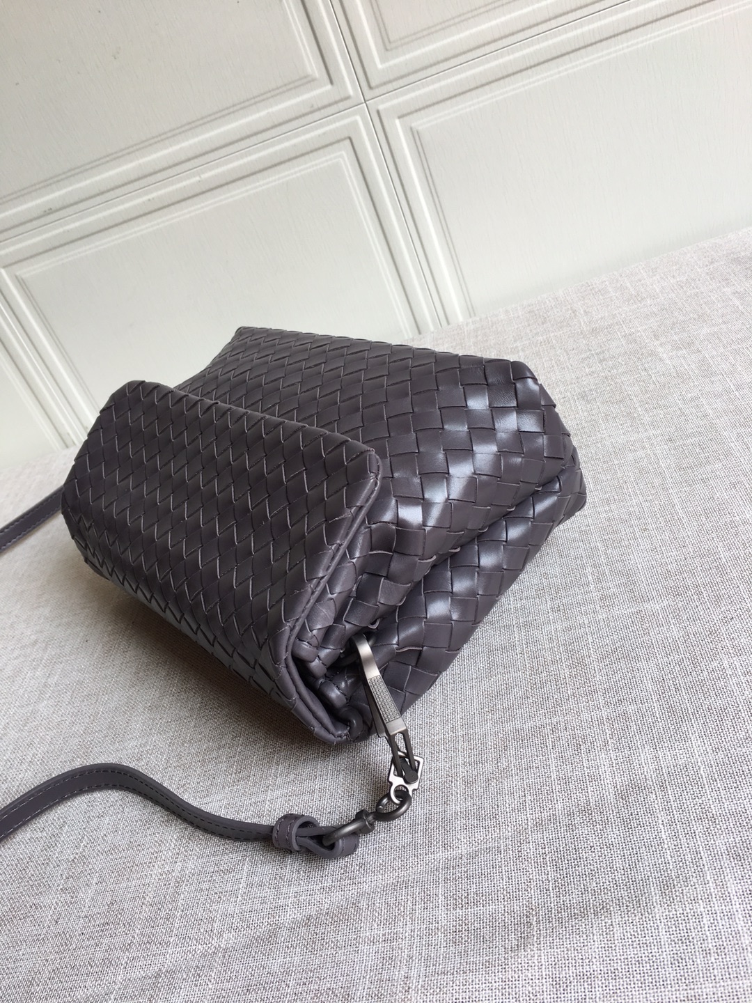 B0tt*ga Ven*ta Classic Intrecciato Dark Brown, For Women, Women’s Bags 8.9in/22.5cm