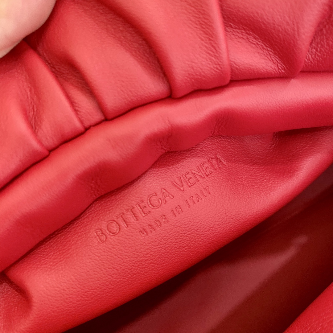 B0tt*ga Ven*ta Chain Pouch Red, For Women, Women’s Bags 12.2in/31cm