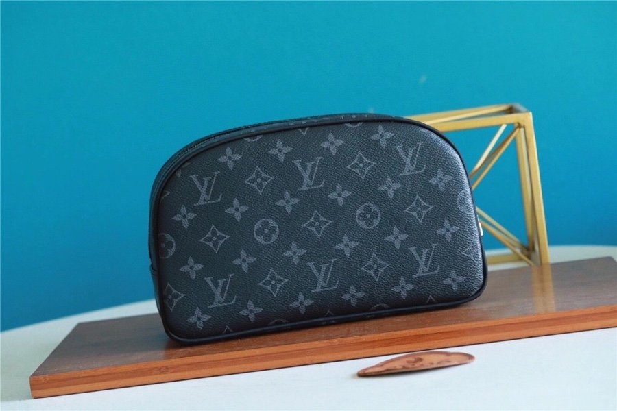 L0vis Vvtt0n Cosmetic Pouch Monogram Eclipse For Women, Women’s Wallets 6.7in/17cm LV M60024