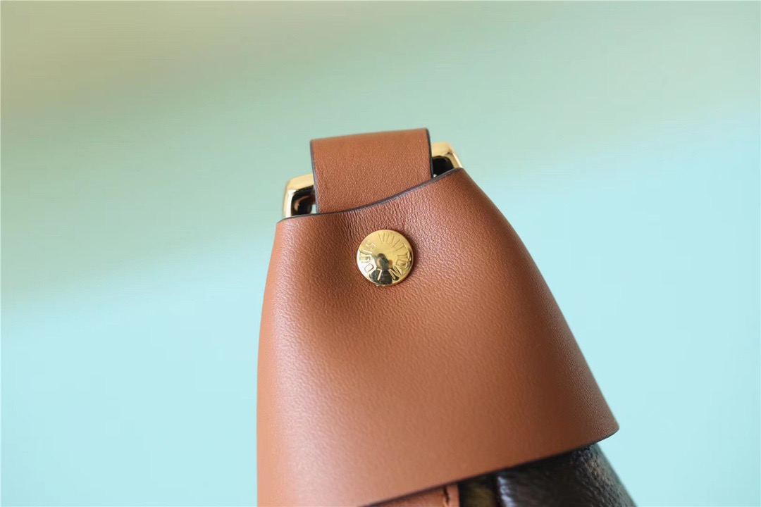 L0vis Vvtt0n Loop Monogram Canvas By Nicolas Ghesquiere For Women, Women’s Handbags, Shoulder And Crossbody Bags 38cm/15in LV