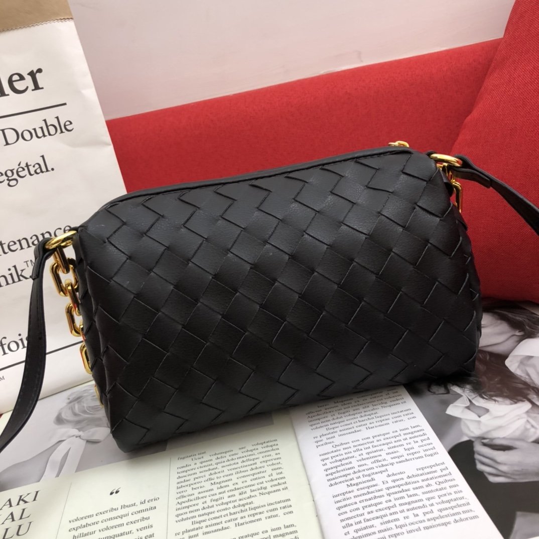 B0tt*ga Ven*ta Crossbody Bag Black, For Women, Women’s Bags 9.4in/24cm