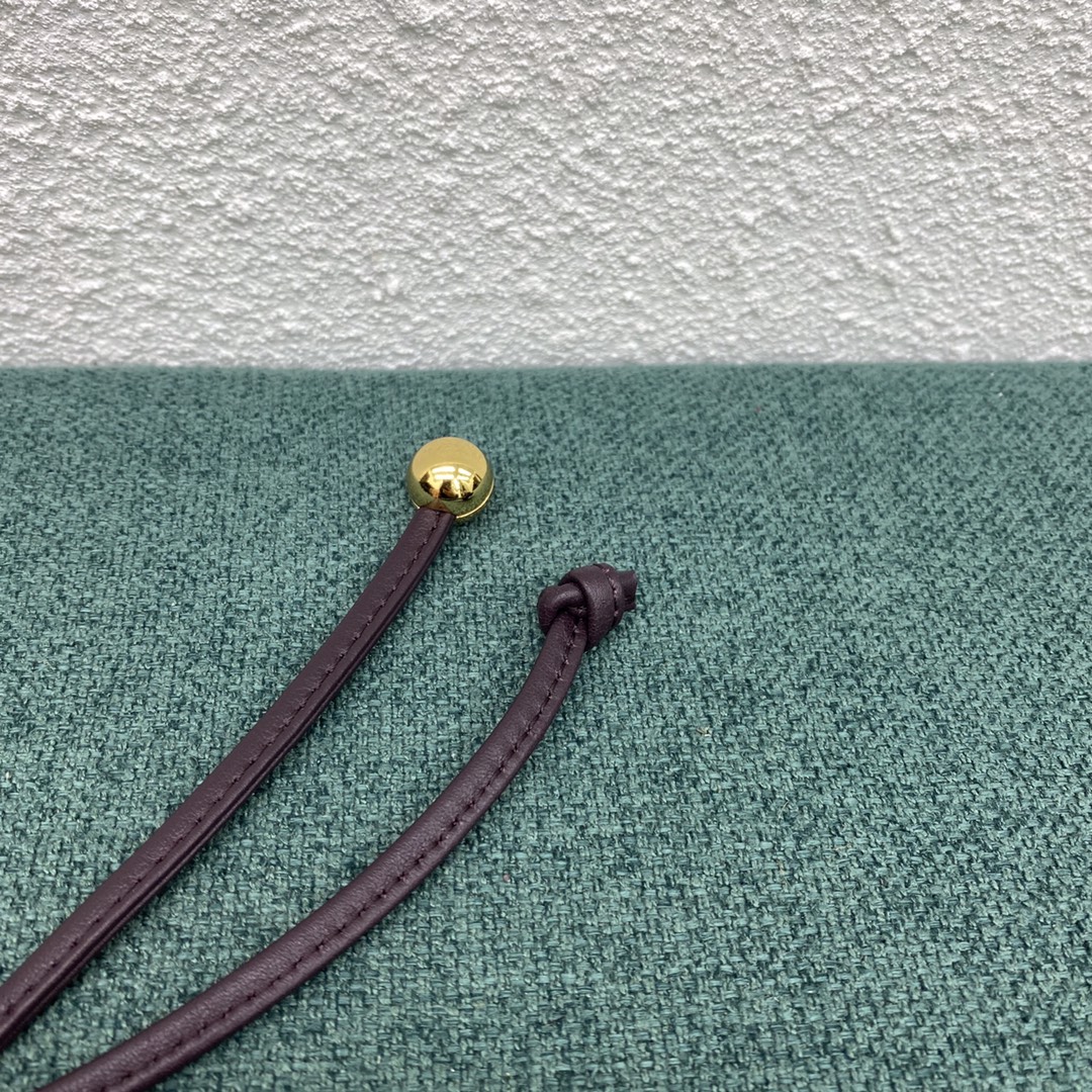 B0tt*ga Ven*ta Medium Pouch Purple, For Women, Women’s Bags 15.7in/40cm