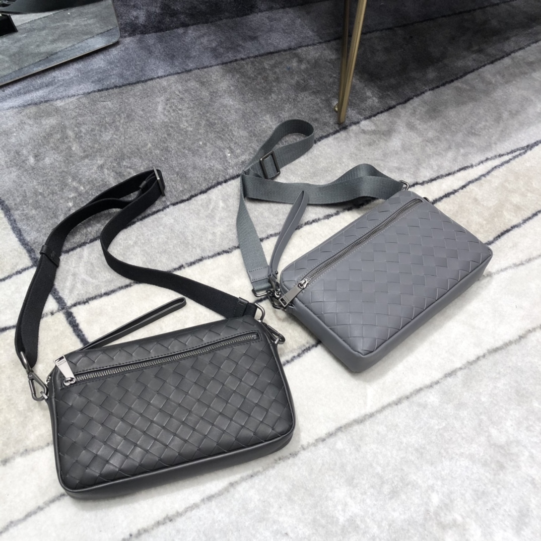 B0tt*ga Ven*ta Classic Intrecciato Gray, For Women, Women’s Bags 9.6in/24.5cm