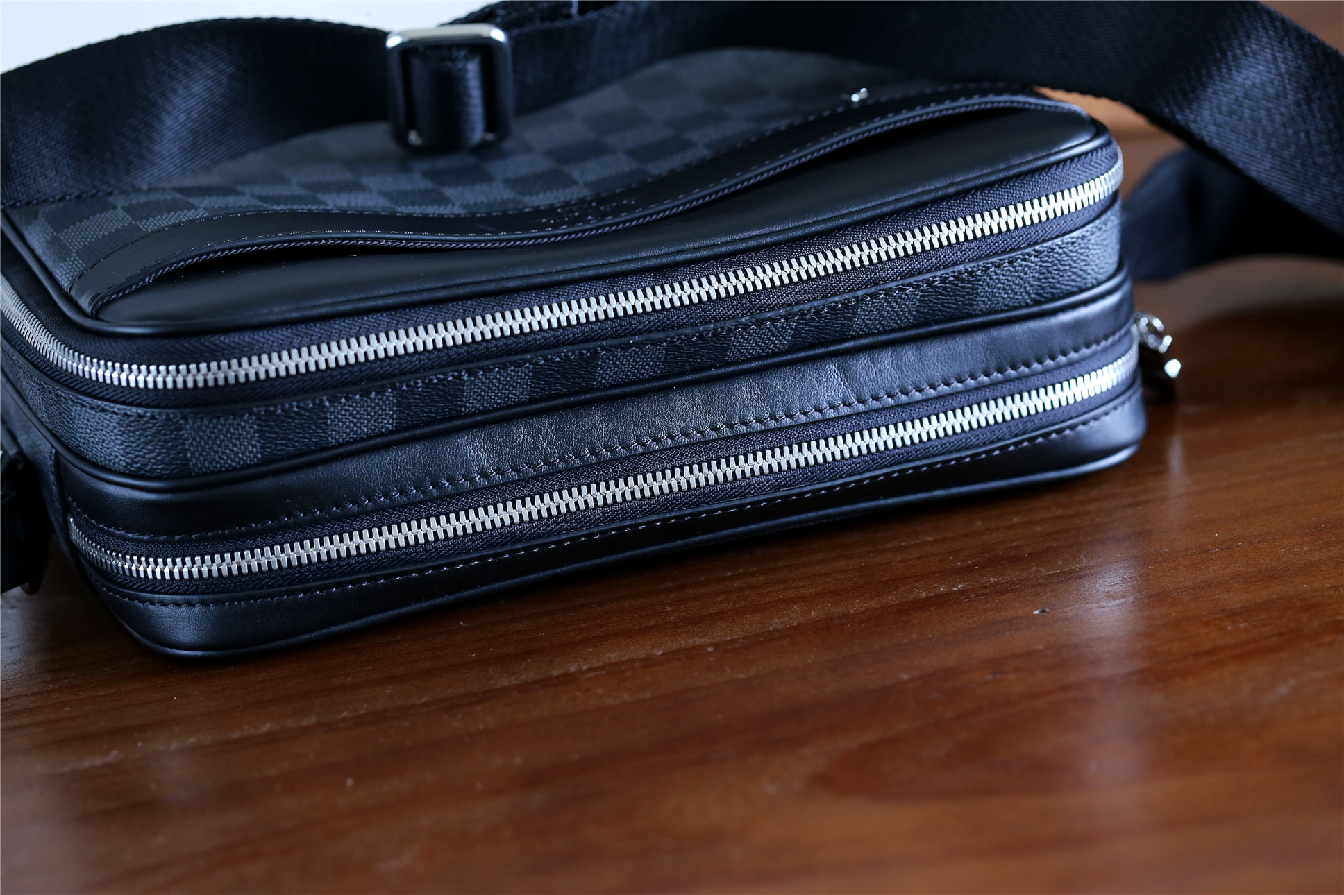 L0vis Vvtt0n Trocadero Messenger NM PM Damier Graphite For Men, Men’s Bags, Shoulder And Crossbody Bags 11.4in/29cm LV