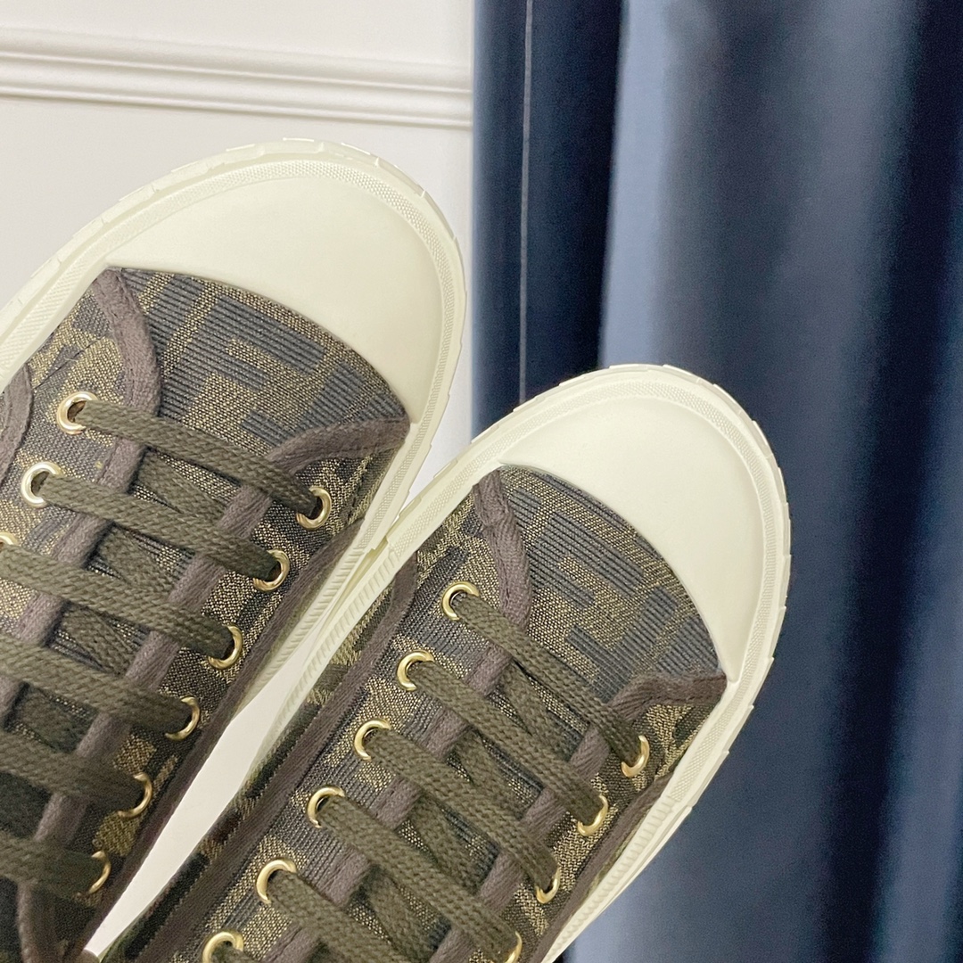 F**di Domino Brown FF Fabric Low-Tops For Women 8E8325AJZXF0R7V