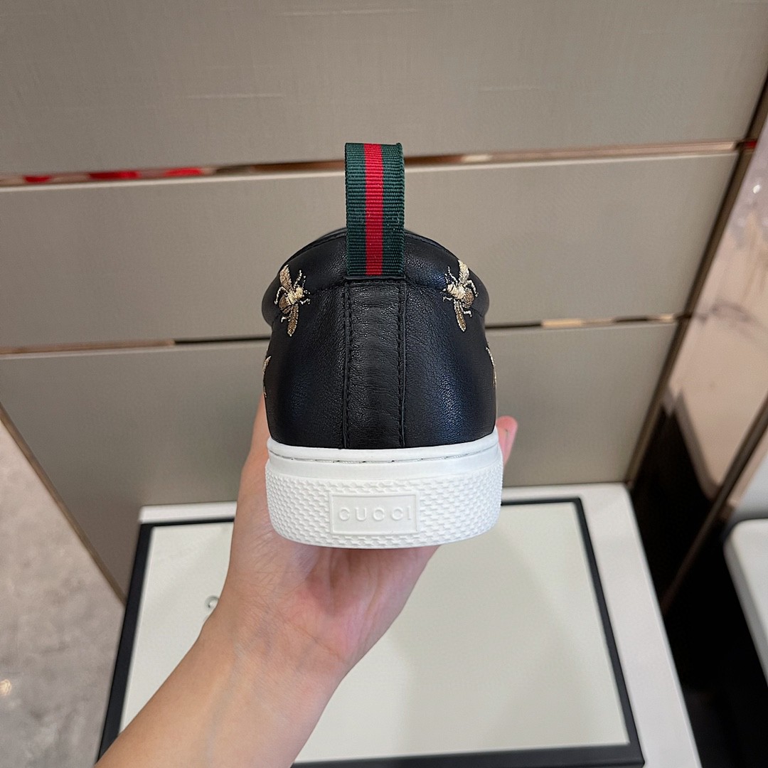 Gvc*1 Men’s Slip-On Sneaker With Bees Black For Men 407364 AXWB0 1076