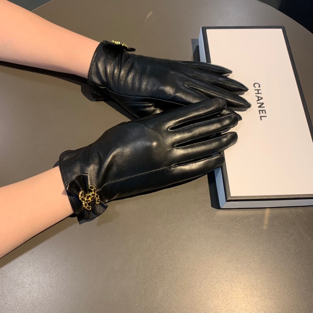 Ch**el Gloves In Black