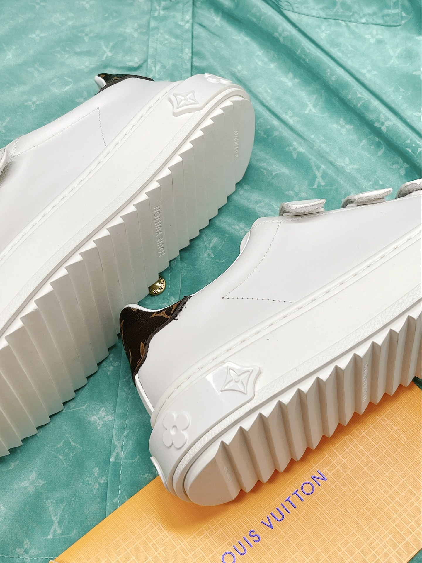 L0vis Vvtt0n Women’s Time Out Sneaker Brown For Women LV 1AAF7J