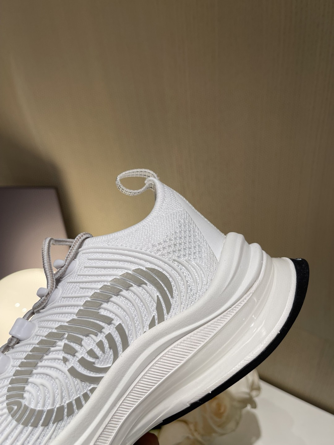 Gvc*1 Run Women’s Sneaker White For Women 680893 USM10 8475