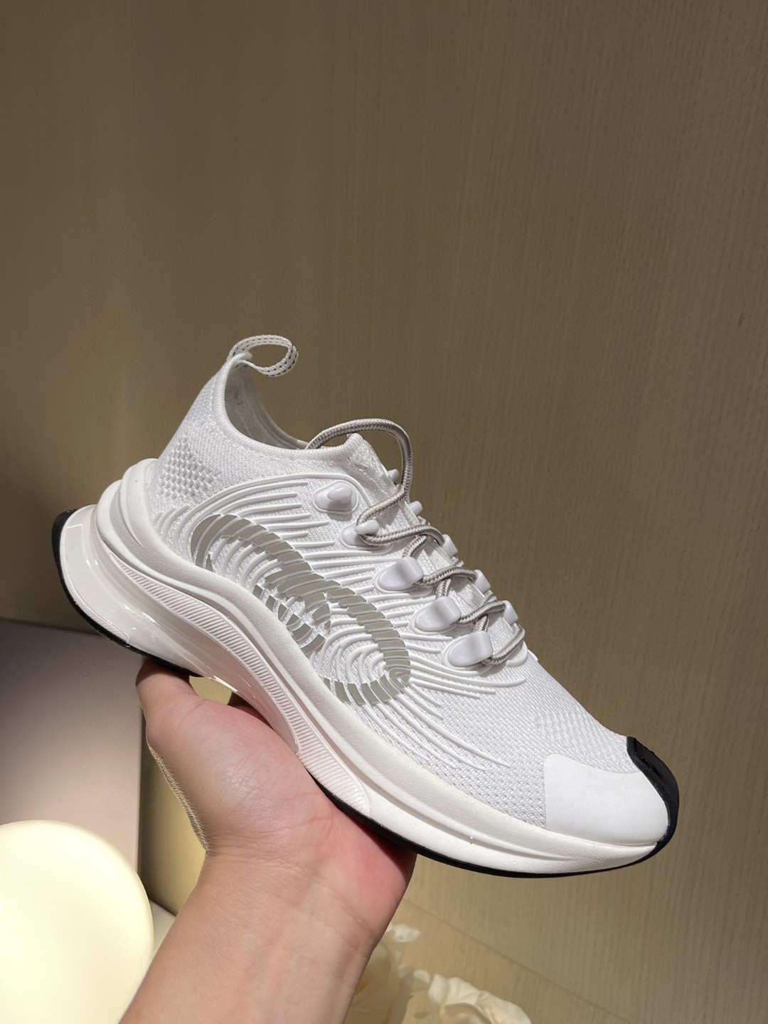 Gvc*1 Run Women’s Sneaker White For Women 680893 USM10 8475