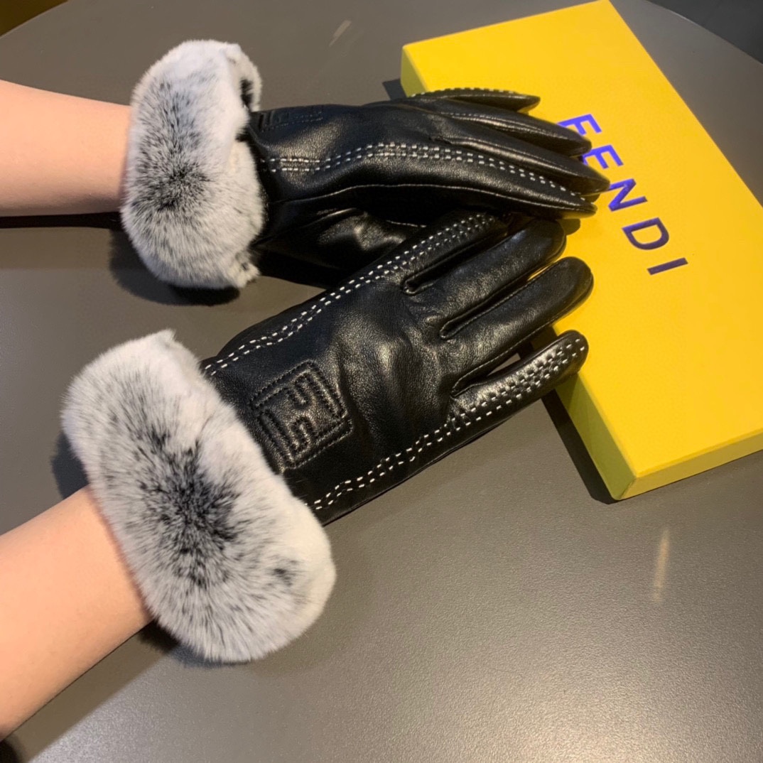F**di Gloves In Black