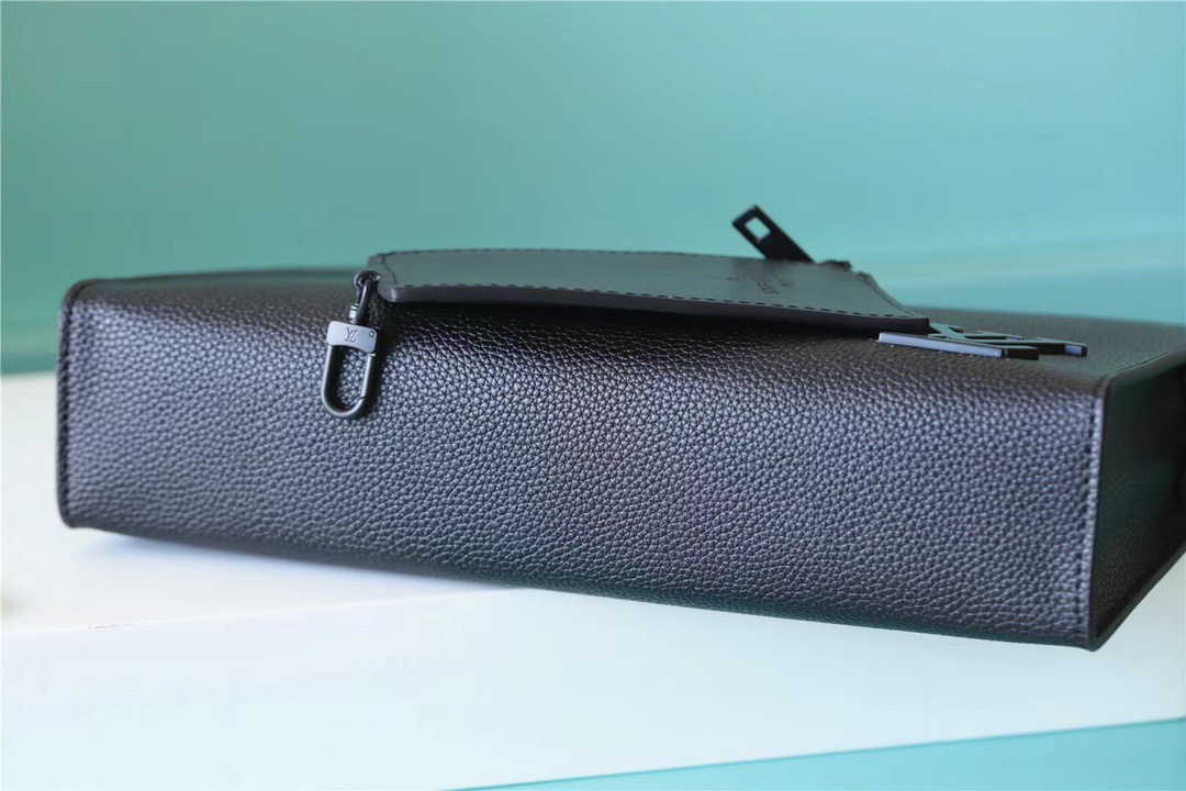 L0vis Vvtt0n Messenger Voyage Aerogram Black For Men, Men’s Bags, Shoulder And Crossbody Bags 11in/28cm LV M59329