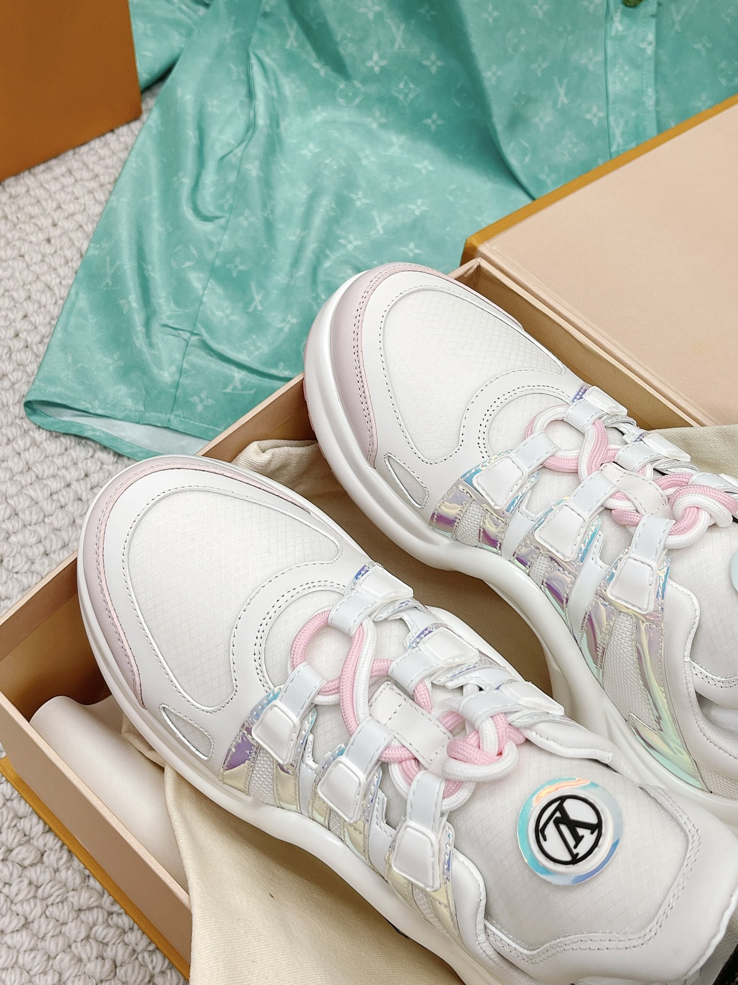 L0vis Vvtt0n Women’s LV Archlight Sneaker Pink For Women LV