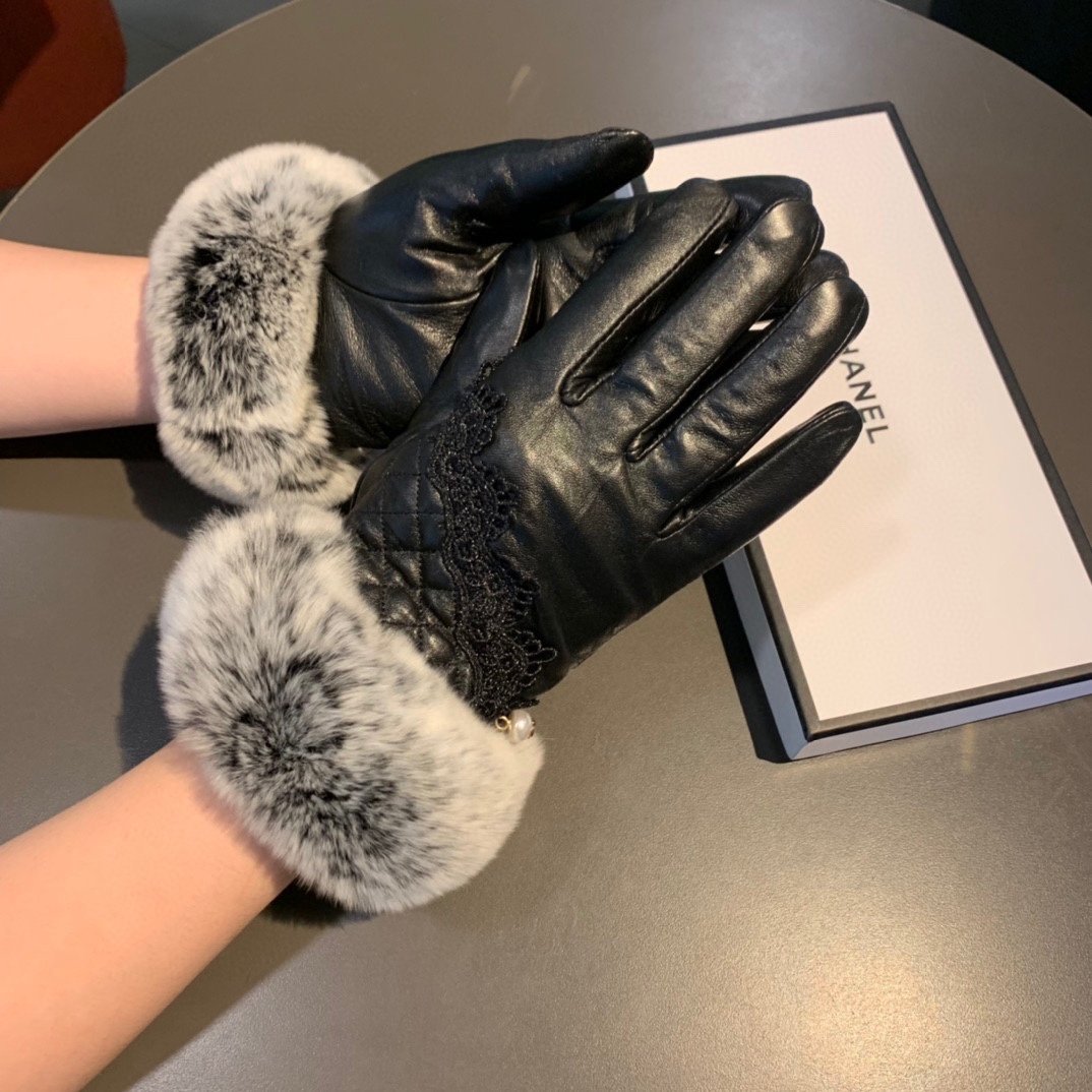 Ch**el Gloves In Black