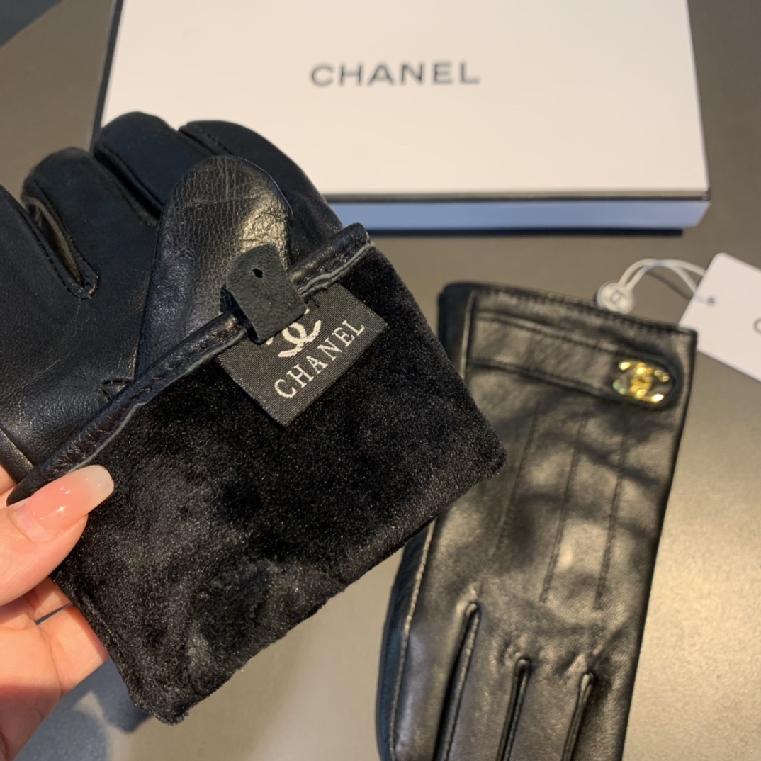 Ch**el Gloves In Black