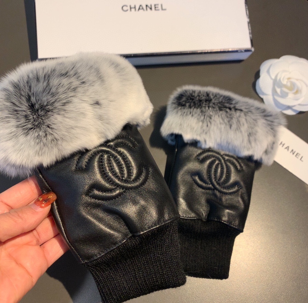 Ch**el Gloves In Black