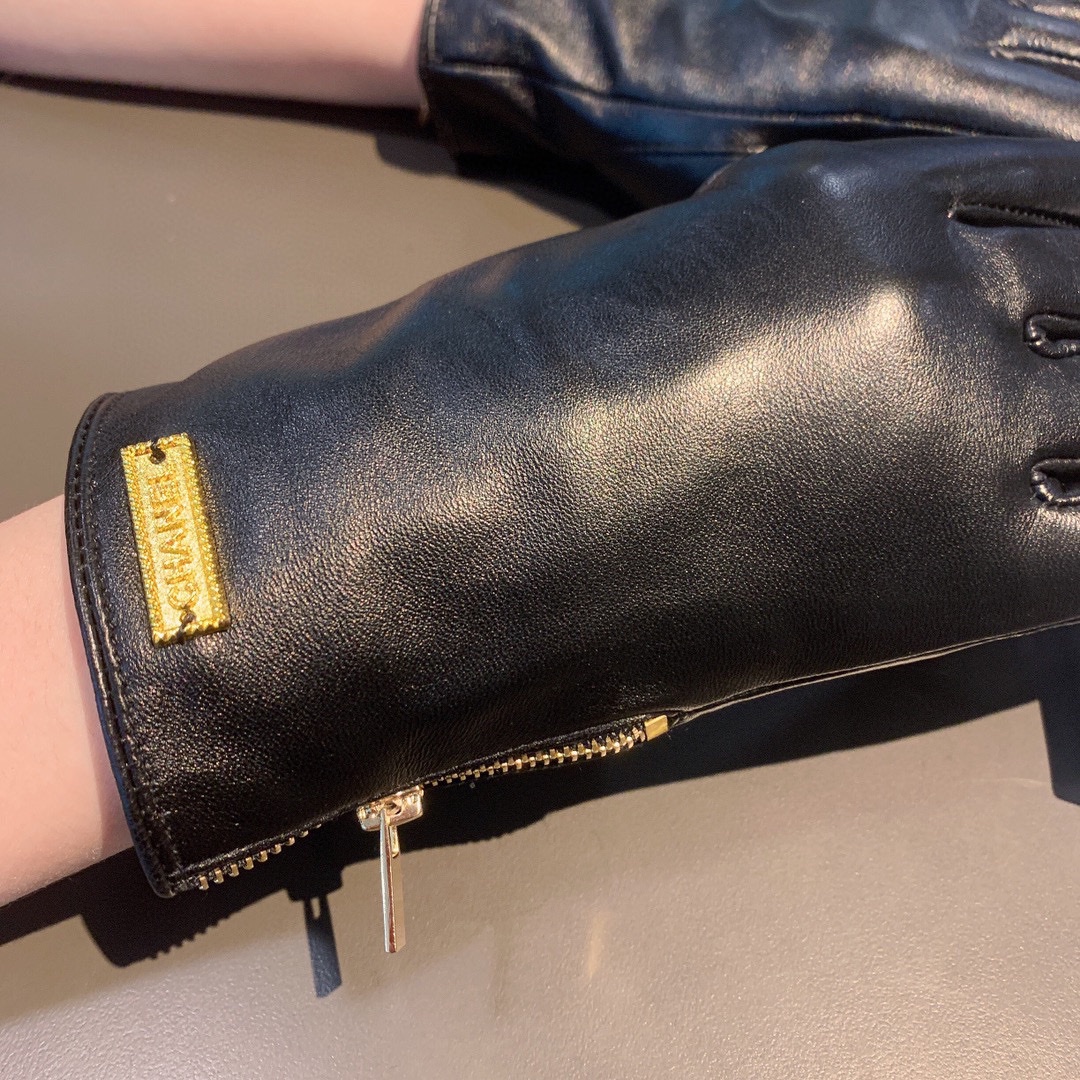 Ch**el Gloves In Black