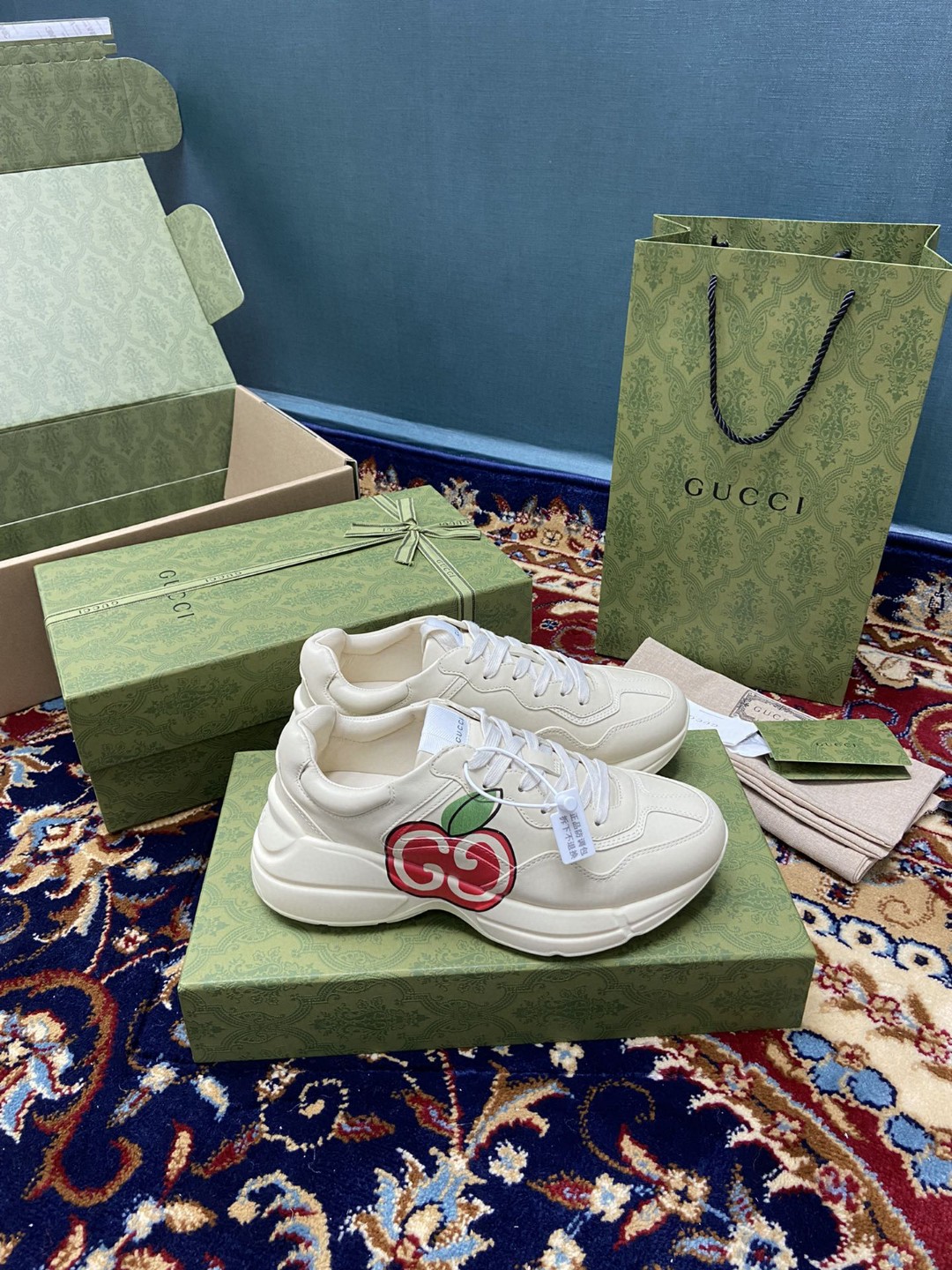 Gvc*1 Men’s Rhyton Sneaker With GG Apple White Ivory For Men 609343 DRW00 9522