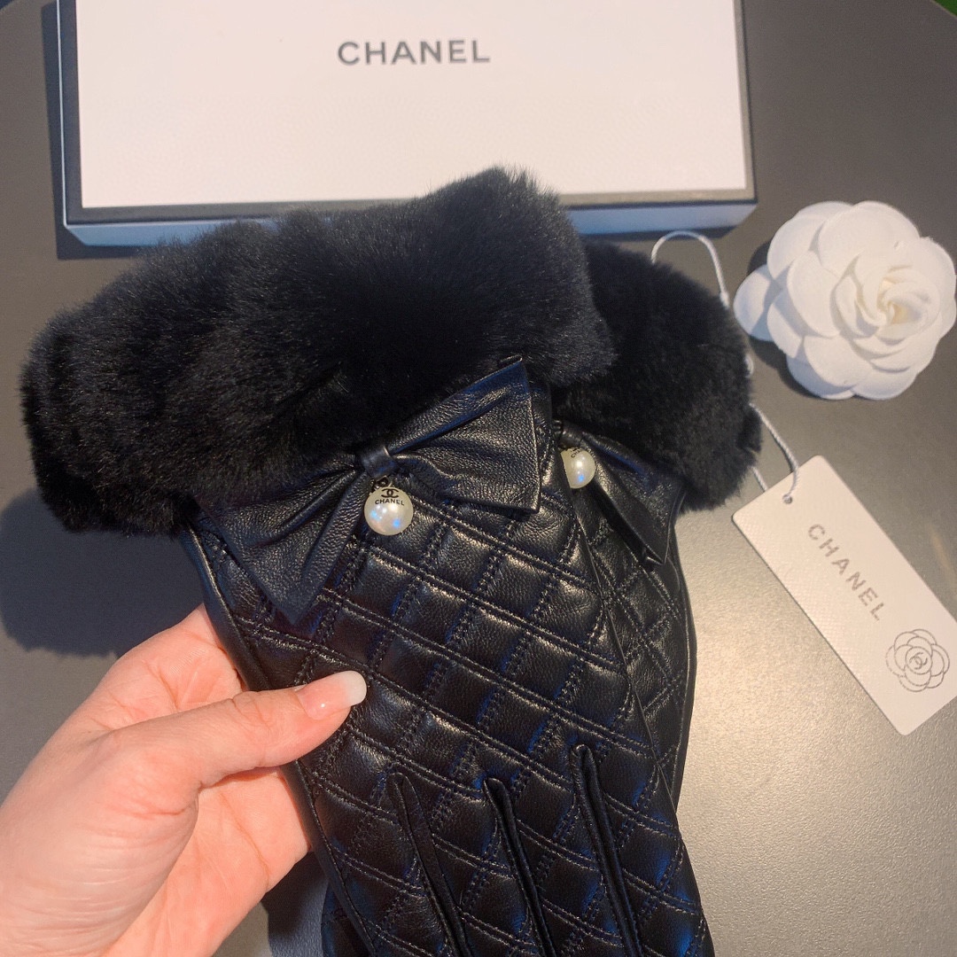 Ch**el Gloves In Black