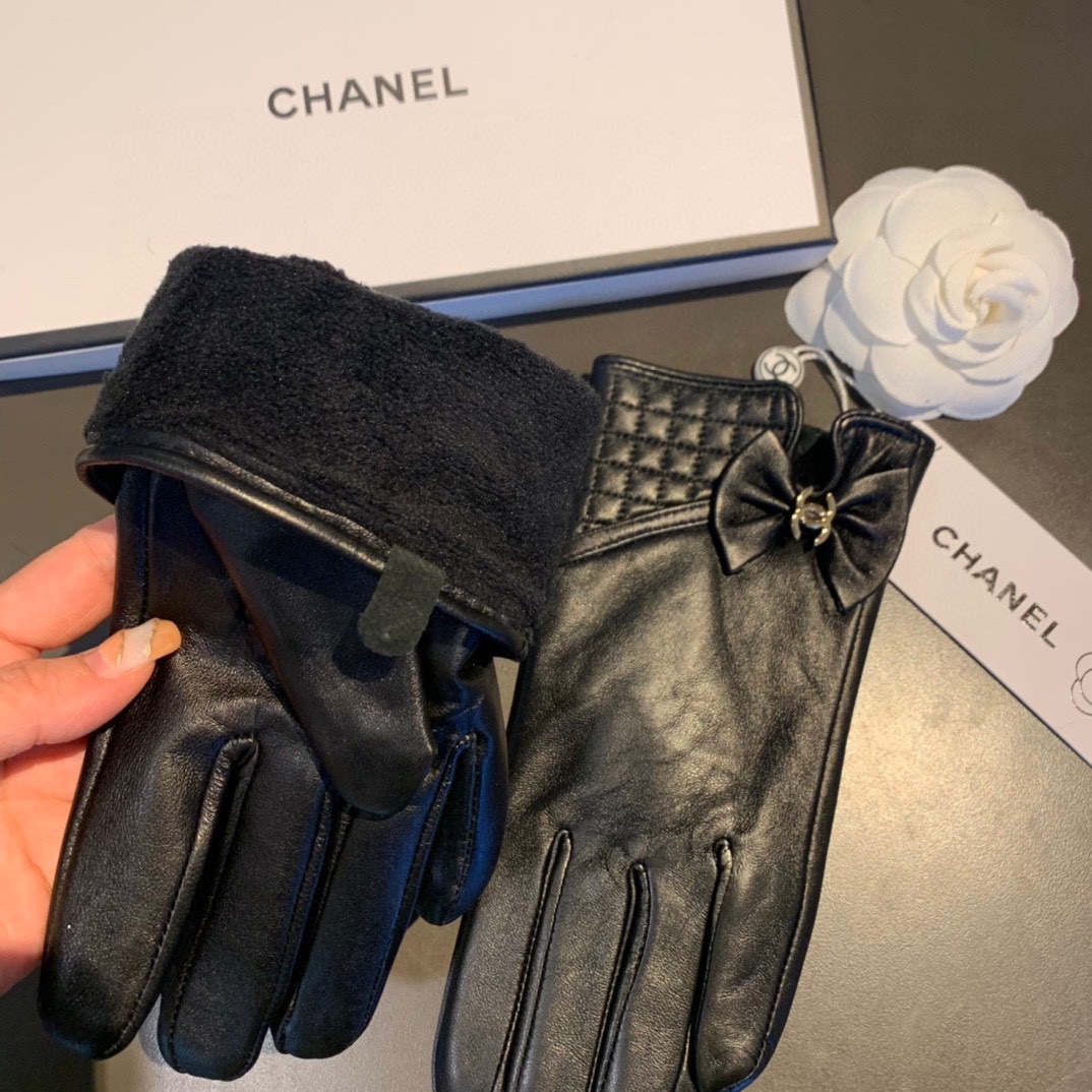 Ch**el Gloves In Black