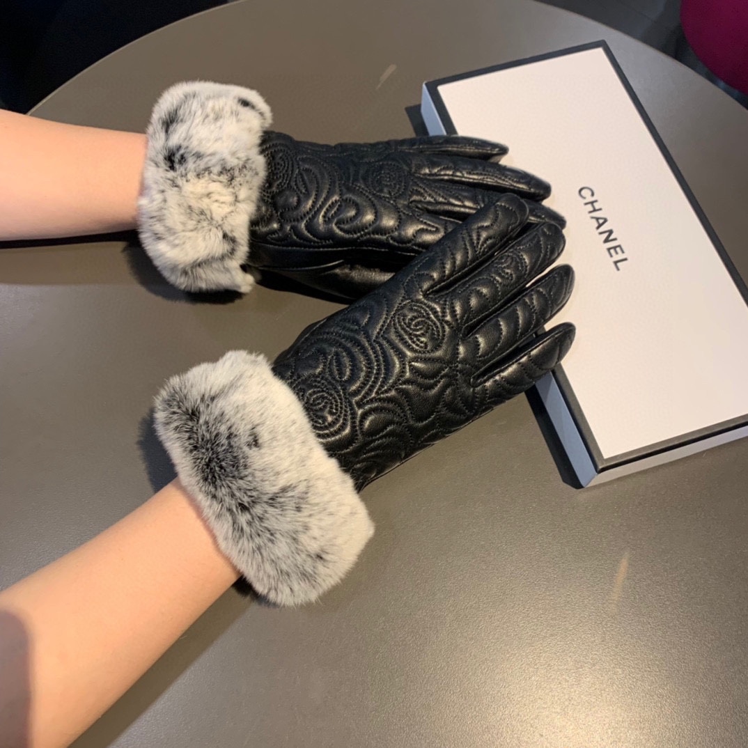 Ch**el Gloves In Black