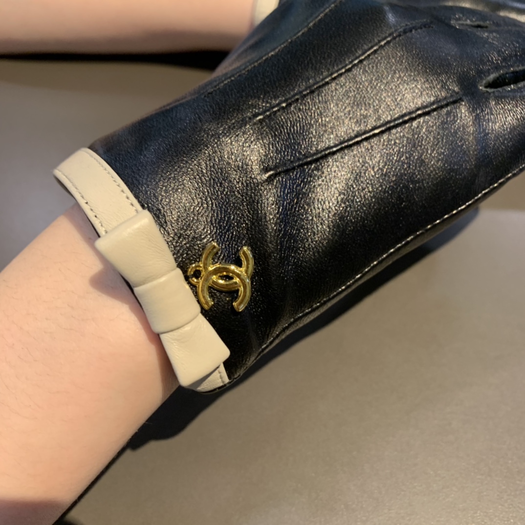 Ch**el Gloves In Black