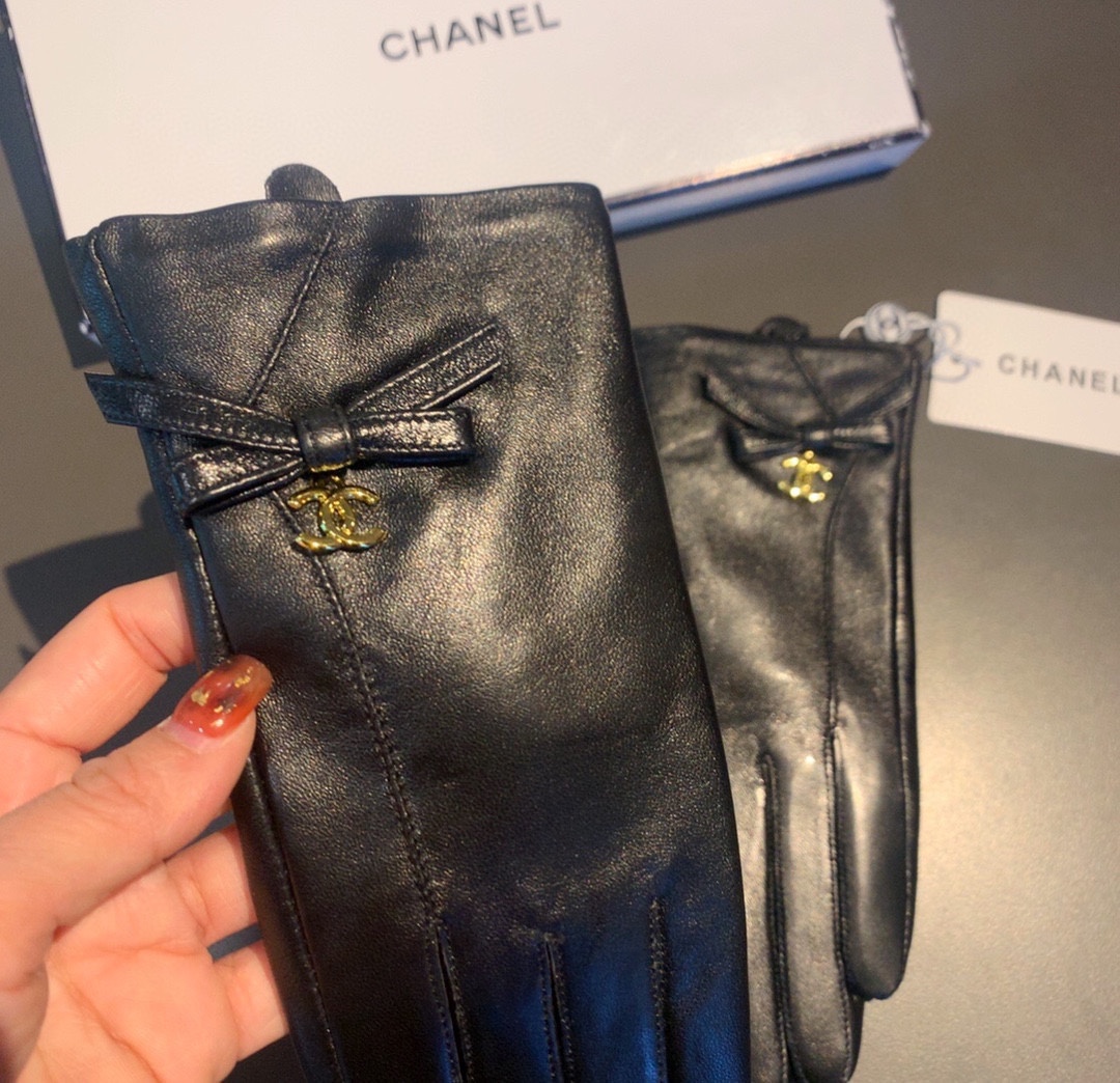 Ch**el Gloves In Black