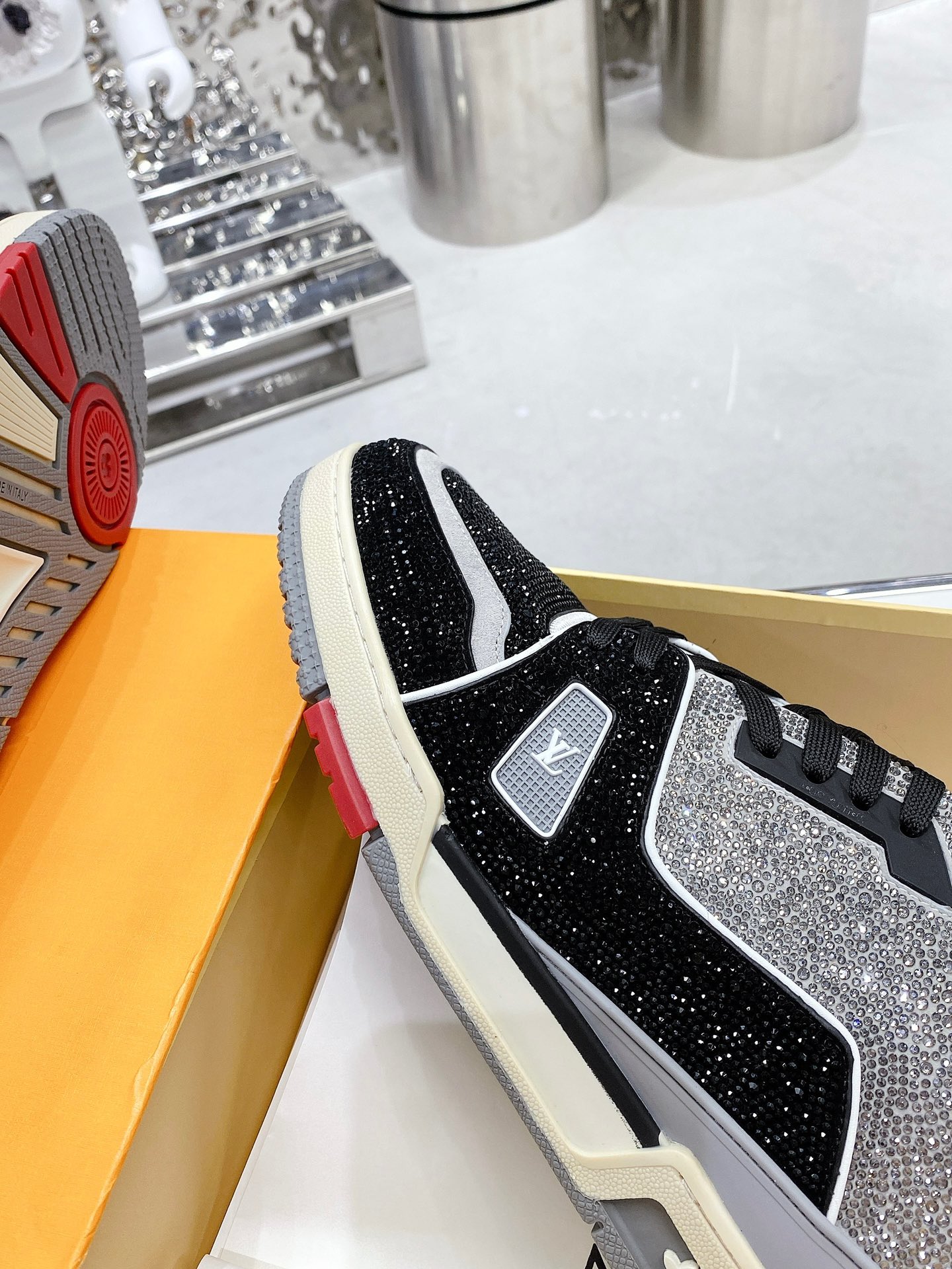 L0vis Vvtt0n Women’s LV Trainers Black For Women LV