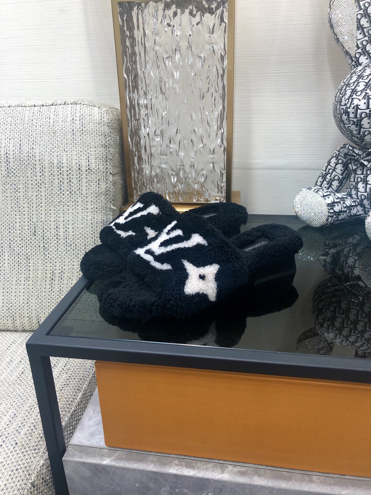 L0vis Vvtt0n Women’s Magnetic Flat Mule Black For Women LV