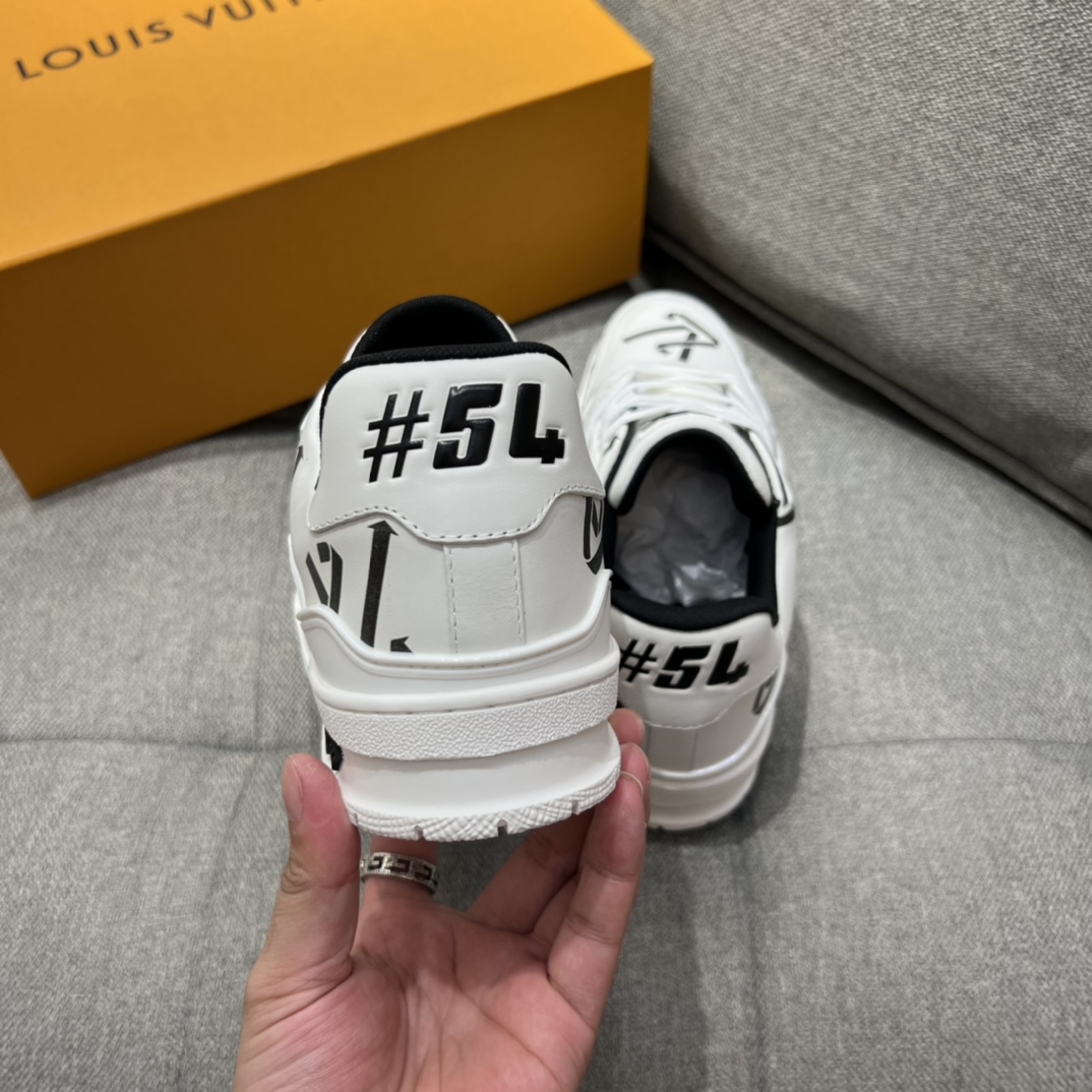 L0vis Vvtt0n LV Trainer Sneaker Black For Men LV 1AAGY7