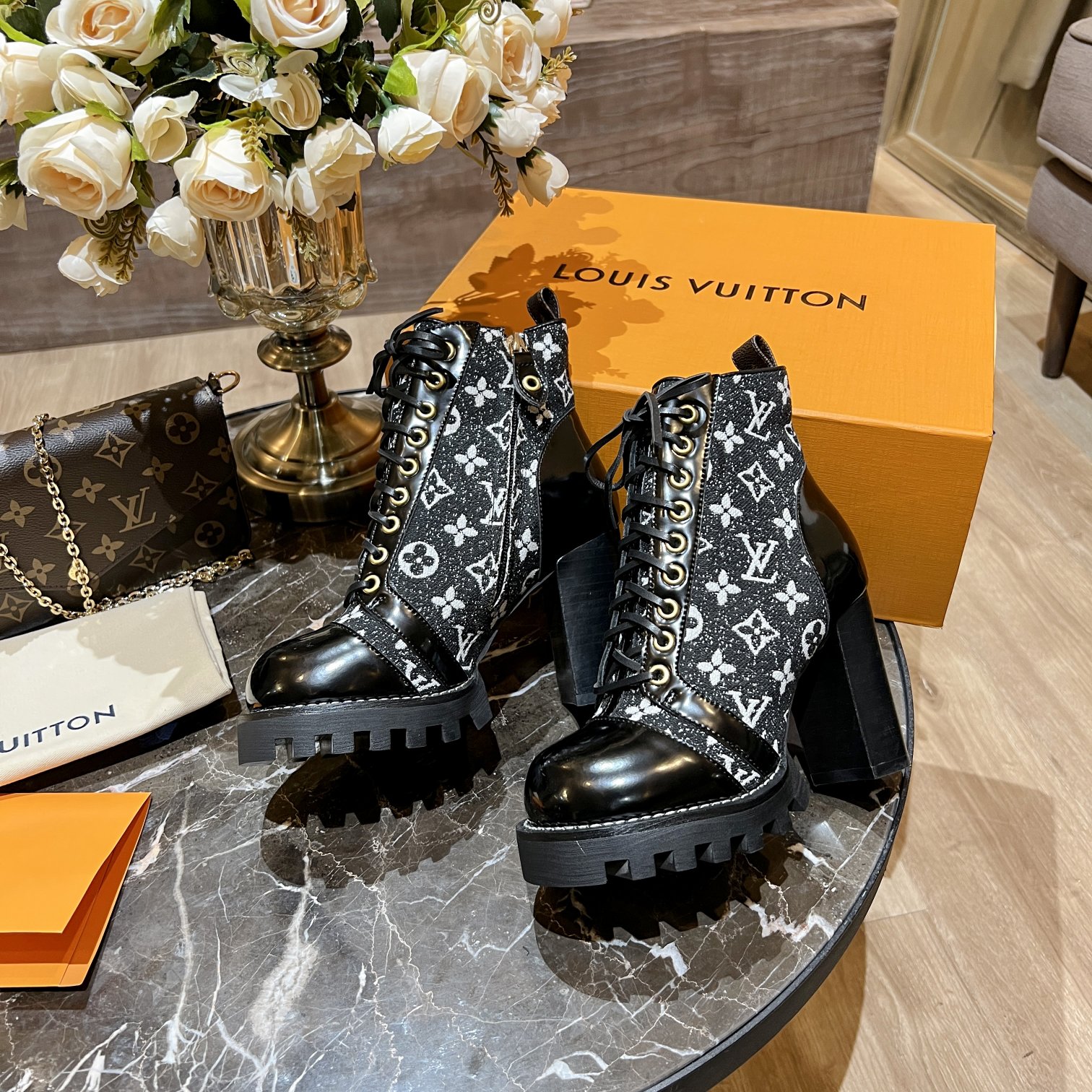 L0vis Vvtt0n Women’s Star Trail Ankle Boots Black For Women LV