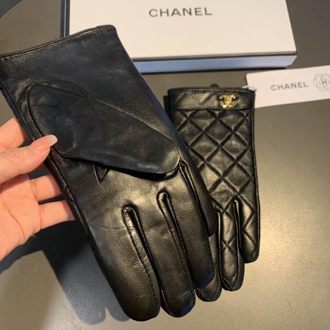 Ch**el Gloves In Black