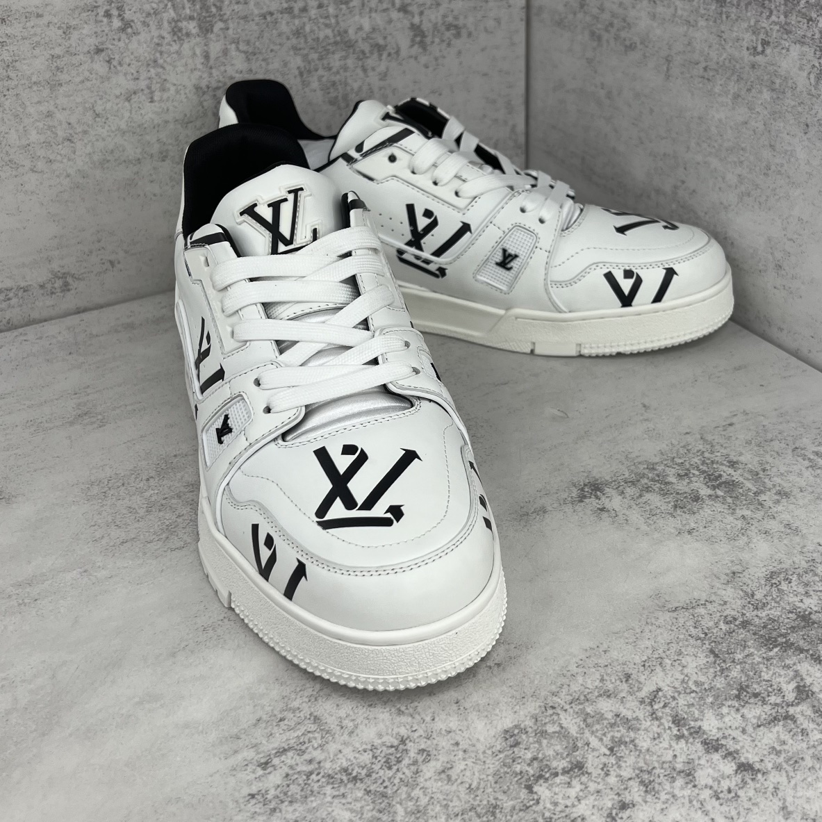L0vis Vvtt0n Women’s LV Trainer Sneaker Black For Women LV