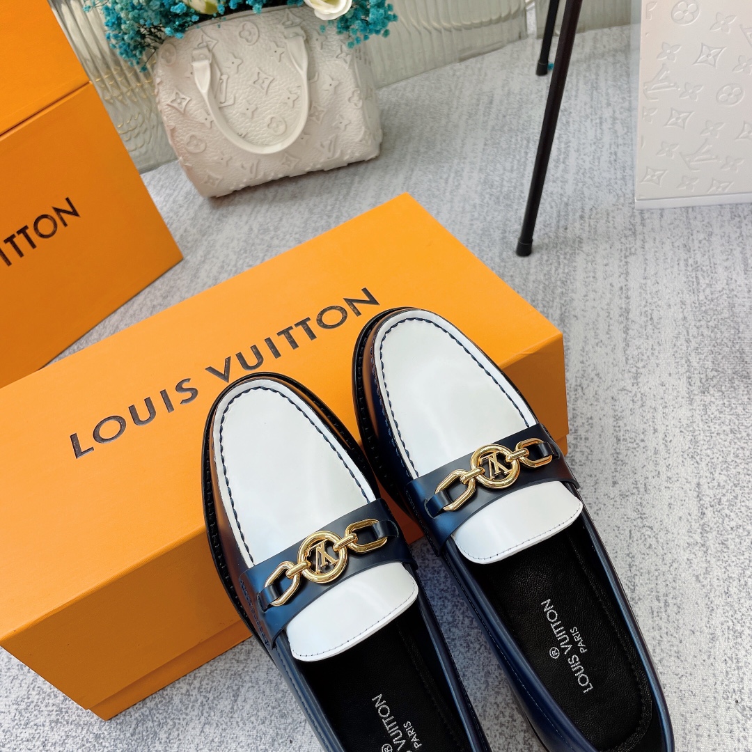L0vis Vvtt0n Women’s Chess Flat Loafe Black And White For Women LV