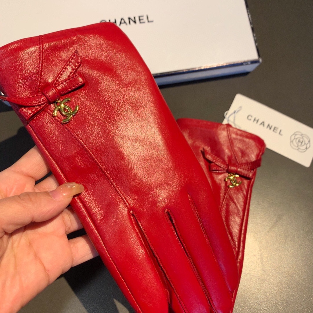 Ch**el Gloves In Red
