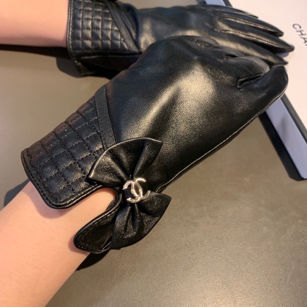 Ch**el Gloves In Black