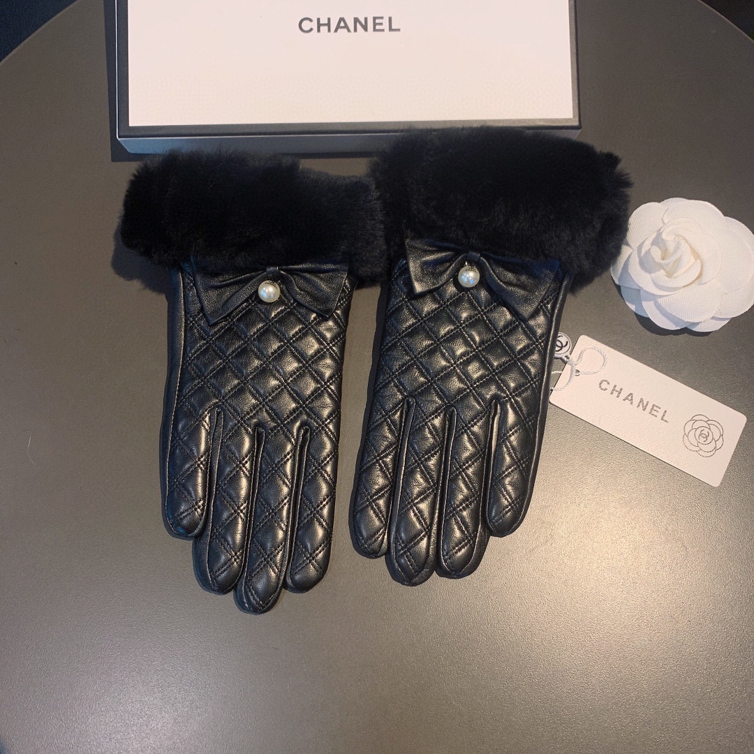 Ch**el Gloves In Black