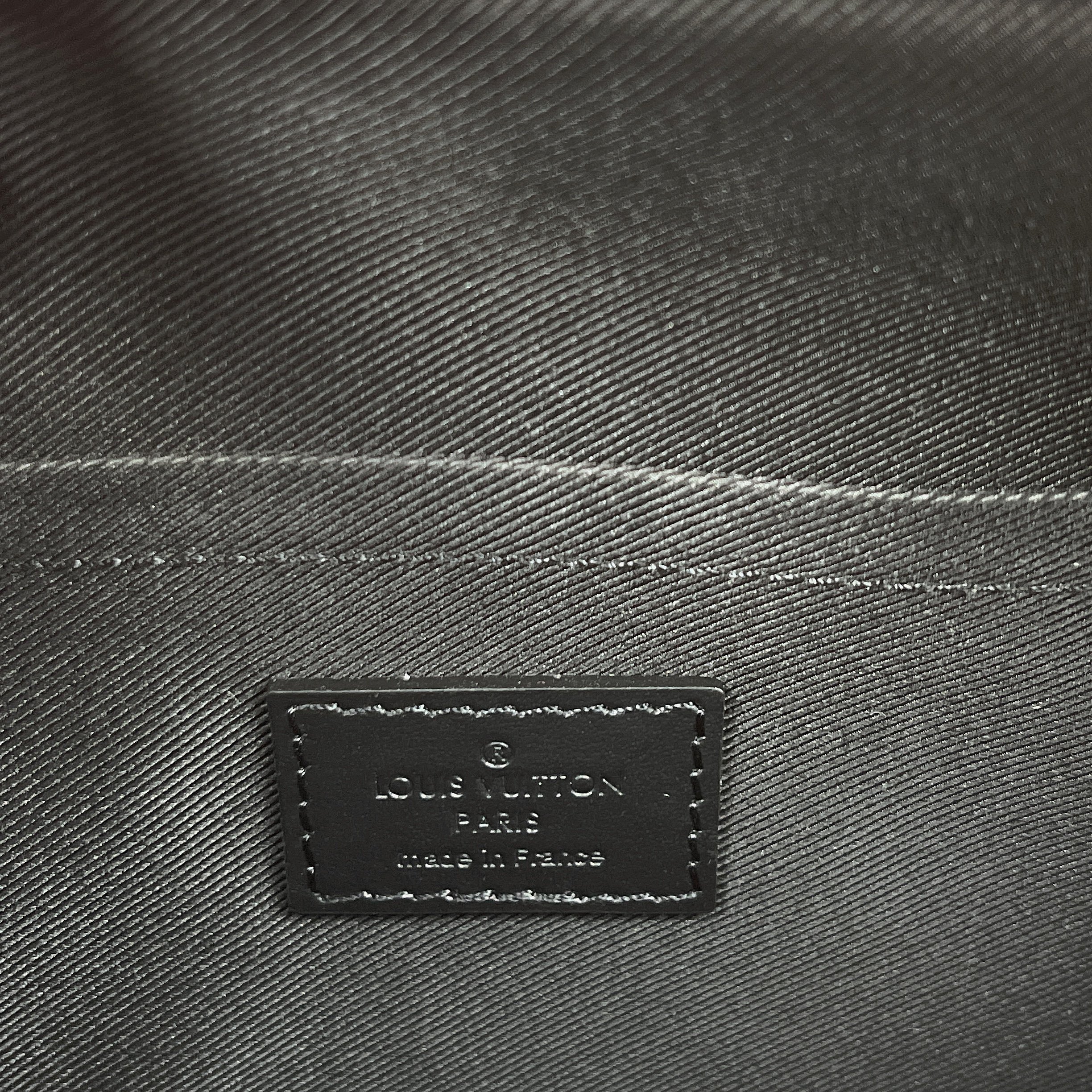 L0vis Vvtt0n S Lock A4 Pouch Taurillon Black For Men, Men’s Bags, Shoulder And Crossbody Bags 10.6in/27cm LV