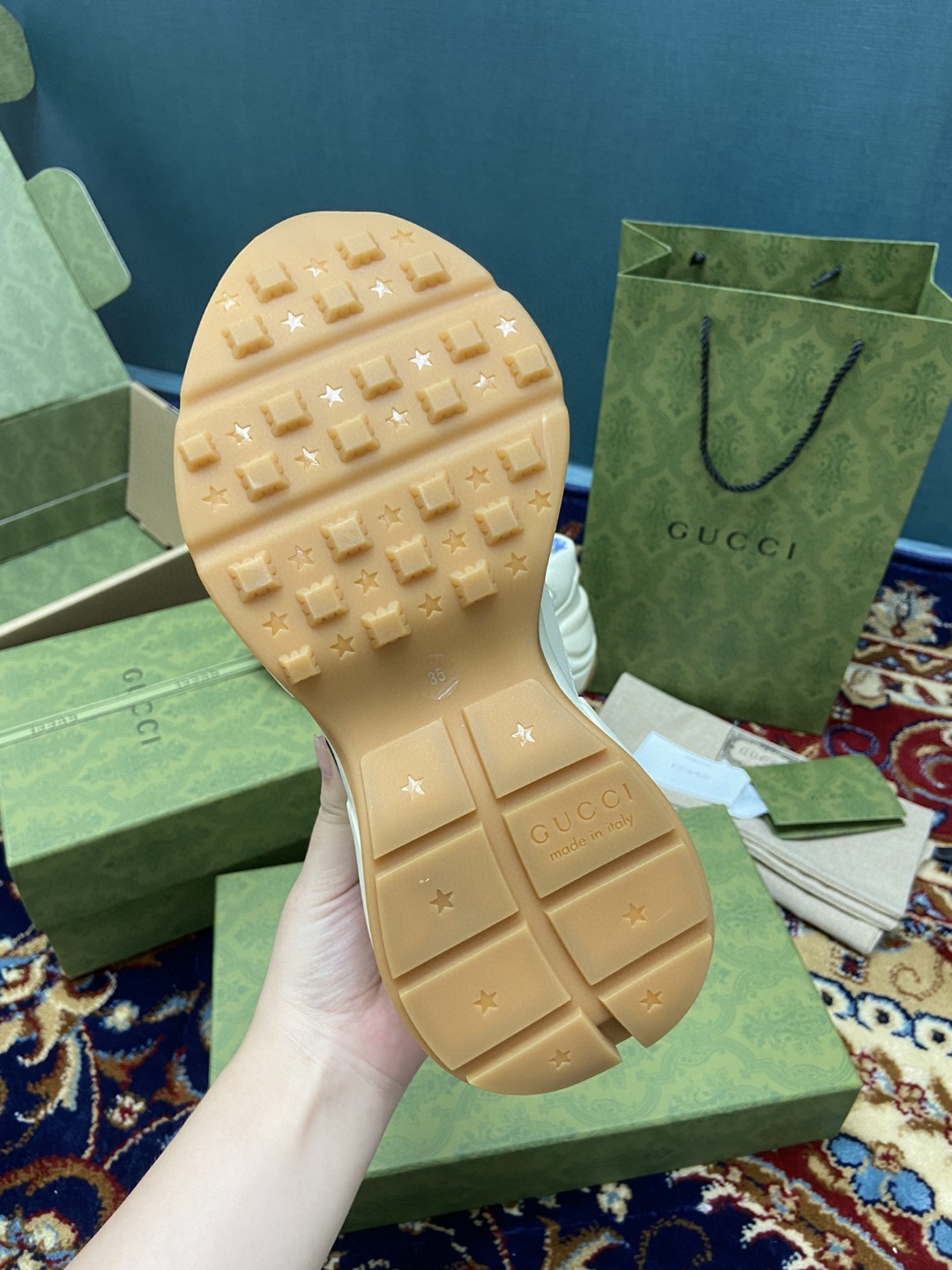 Gvc*1 Men’s Rhyton Sneaker GG With NY Yankess White Ivory For Men 548638 DRW00 9022