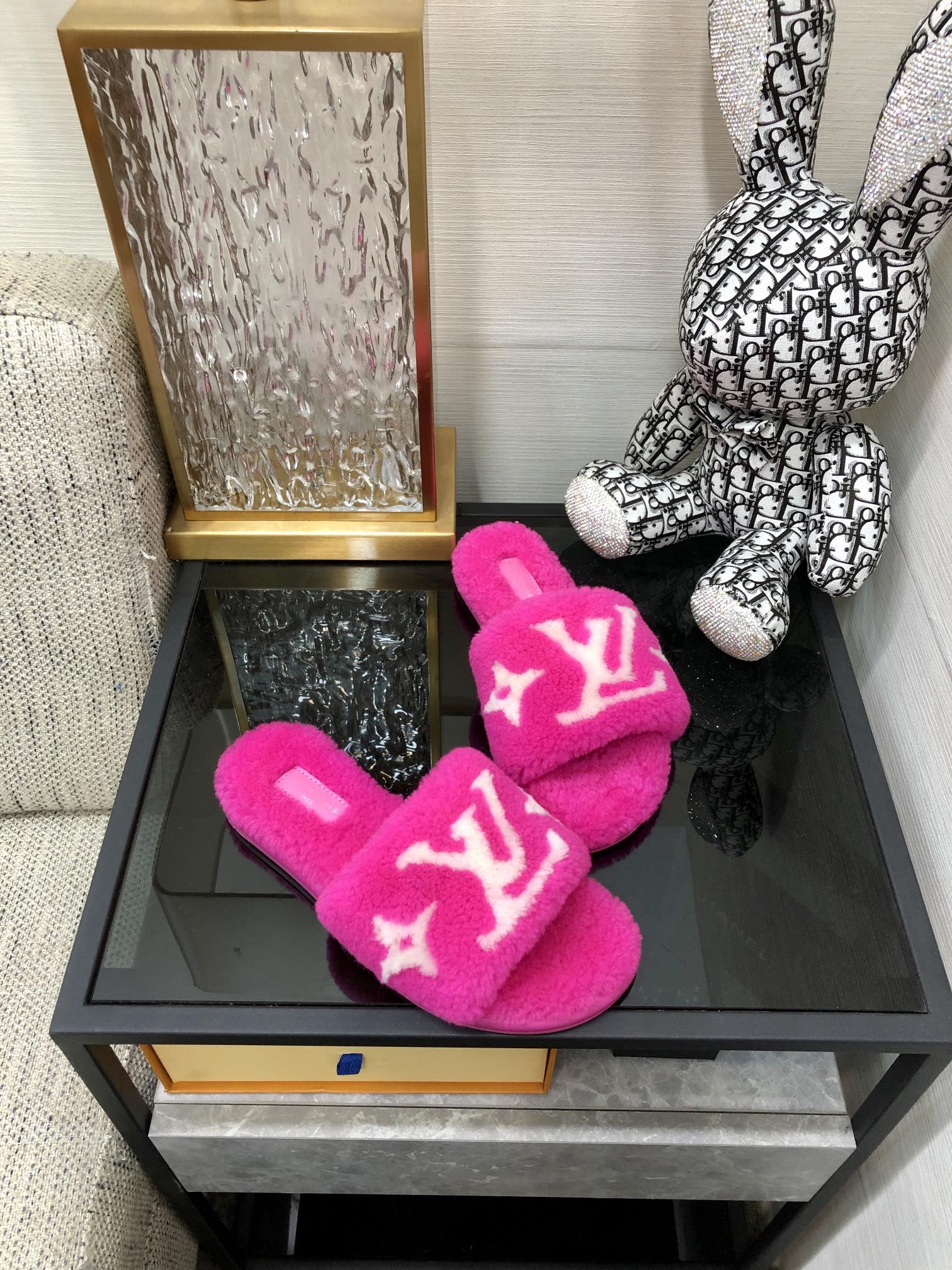 L0vis Vvtt0n Women’s Magnetic Flat Mule Pink For Women LV