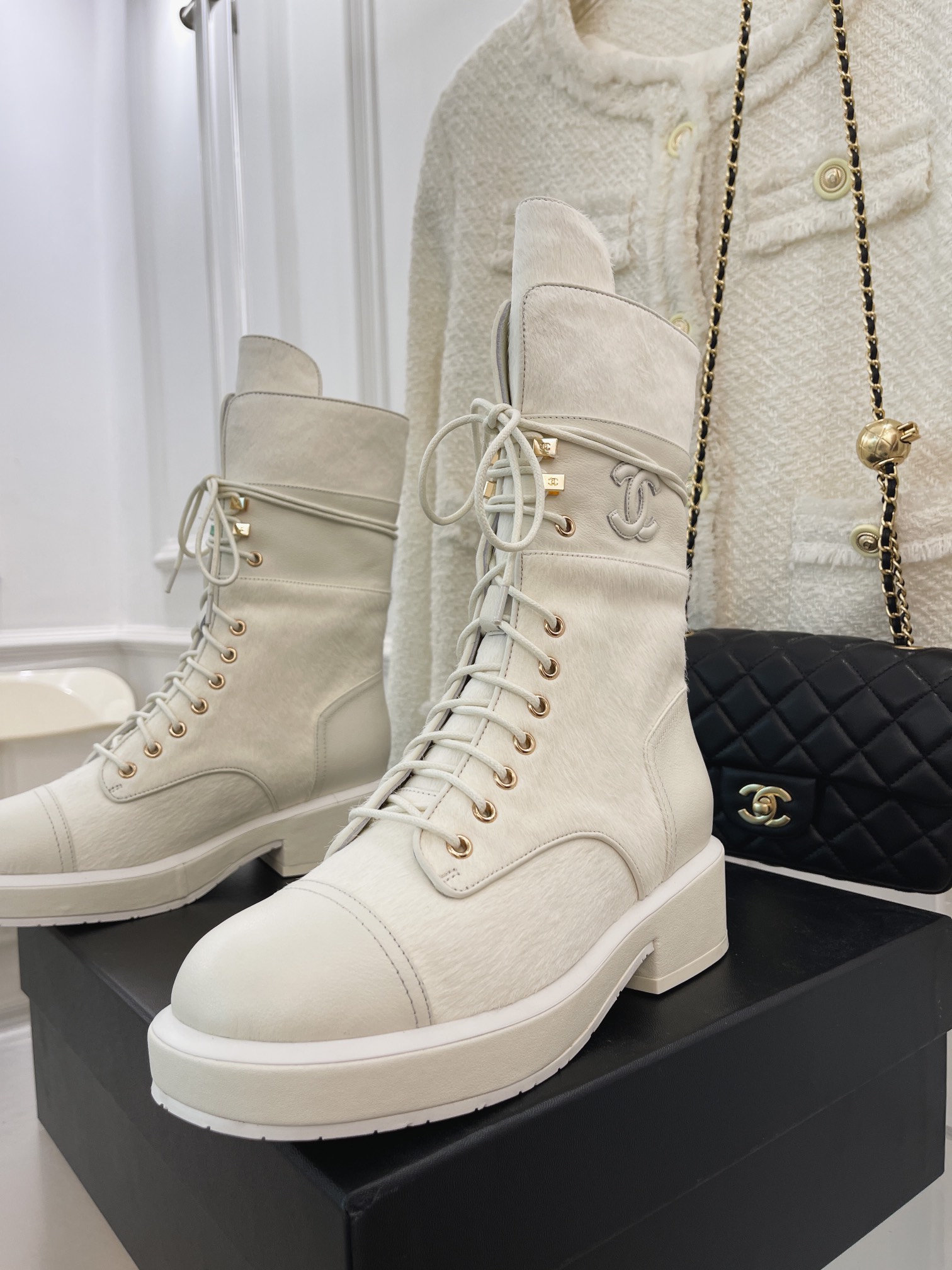 Ch**el Women’s Lace-Ups White For Women G39506 Y56127 K4955